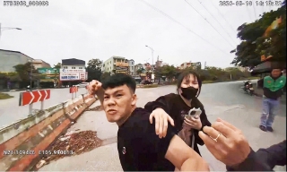  Khởi tố đối tượng tấn công Cảnh sát giao thông khi kiểm tra nồng độ cồn
